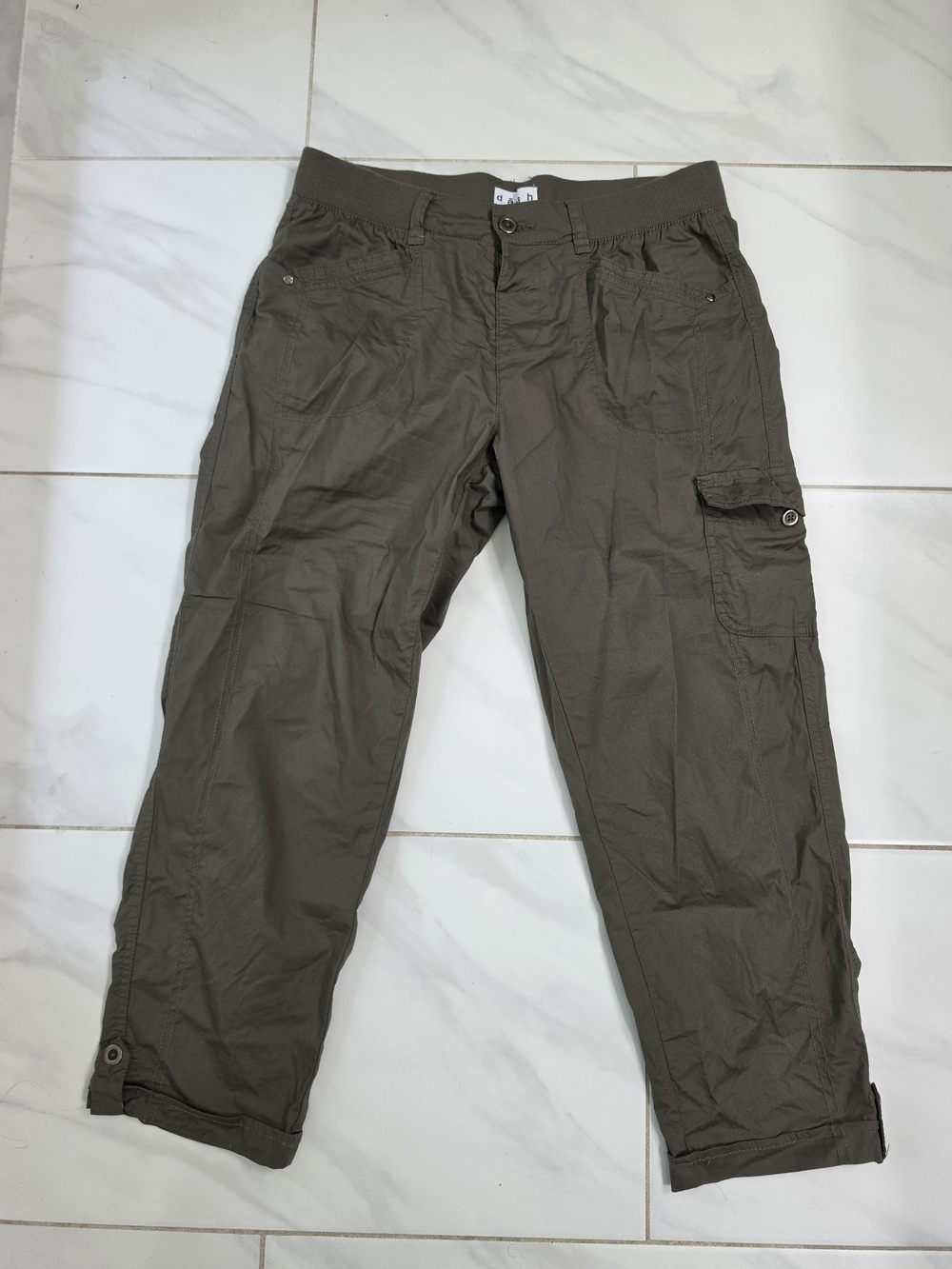 Women's Cargo Jogger Capri in Olive Green